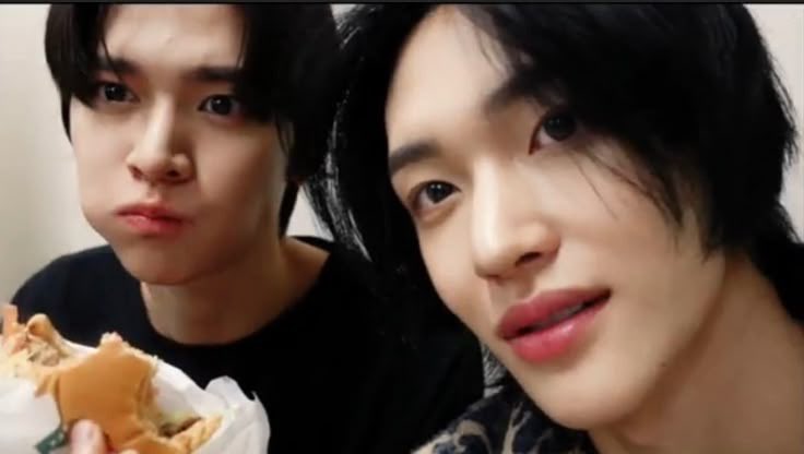 madgurlclub's tweet photo. เป้นคุ่ที่รักในการกินมากจริงๆ ถึงขั้นได้ไปออกรายการ ป๋องไก่อีทแหลก https://t.co/KWHWbw7GOI