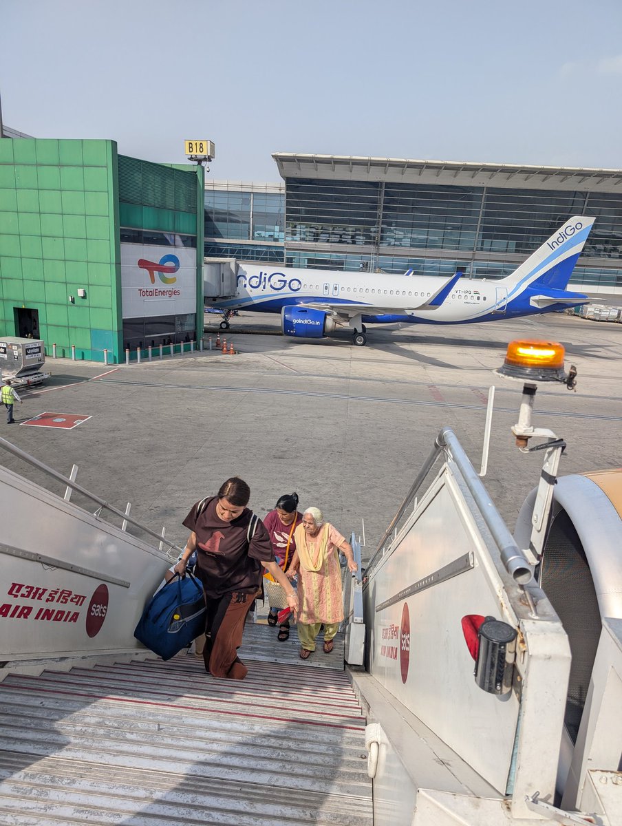 saikatmitrain's tweet photo. @airindia @DGCAIndia @AAI_Official @DelhiAirport @AirindiaCh
How is it OK to force passengers including senior citizens climb stairs with their luggage in 42C heat in Delhi? Forget about service this violates safety norms. 
AI544 DEL to HYD on 10th June https://t.co/nVSFfGOWqH