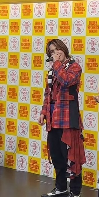 E9Co1's tweet photo. 2026.6.10タワーレコード新宿でのLIVEお疲れ様でした😊
ひっさしぶりのガトーショコラ🍫
甘党男子の楽曲は配信で見ても生で見ても盛り上がるからホントに最高🥰🥰
 #甘党男子
 #二ノ宮一馬
 #成瀬敦志 https://t.co/crkUZcqblO