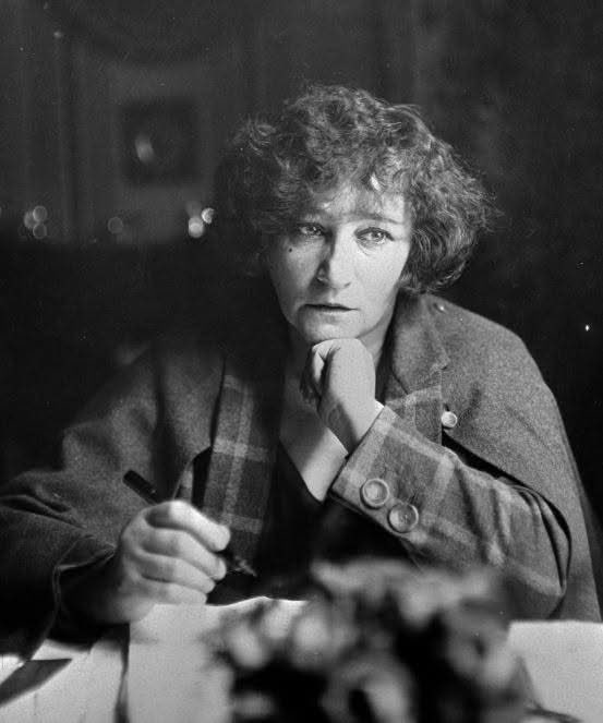 Paroles_auteurs's tweet photo. "Il n’y a pas de pire solitude que celle que l’on éprouve dans une relation vide, où l’on partage tout sauf l’essentiel."
Colette, Le Pur et l’Impur https://t.co/sTVISxFzZa