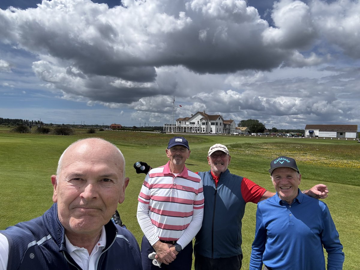 gazzawilk's tweet photo. OldUns win it one up on the last. Great game of foursomes finishing just in time by the looks of the clouds coming in. https://t.co/ezCdgV2Hz2