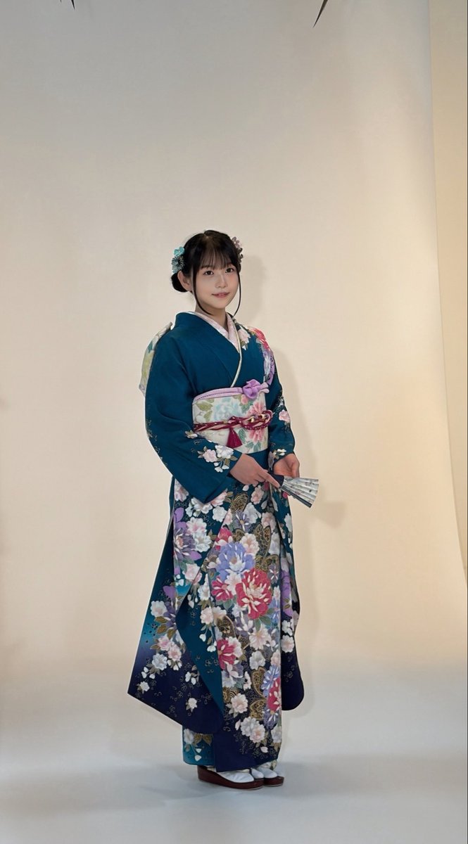 miyu_otose's tweet photo. 今日は2028年用の着物カレンダーの撮影でした📸✨
カメラマンは巨匠の 山岸伸 先生です！！！
素晴らしい先生に撮っていただいたので、お写真はもちろん全て激カワです🙂‍↕️

メイクもヘアセットもプロの方にしていただき、いつもよりもお淑やかな雰囲気となっております😆
綺麗なお着物が着られて嬉しい！お着物とか浴衣とか大好きなので幸せな時間でした🕰️

カレンダーの詳細についてはまた投稿します！仕上がり楽しみ〜✨✨