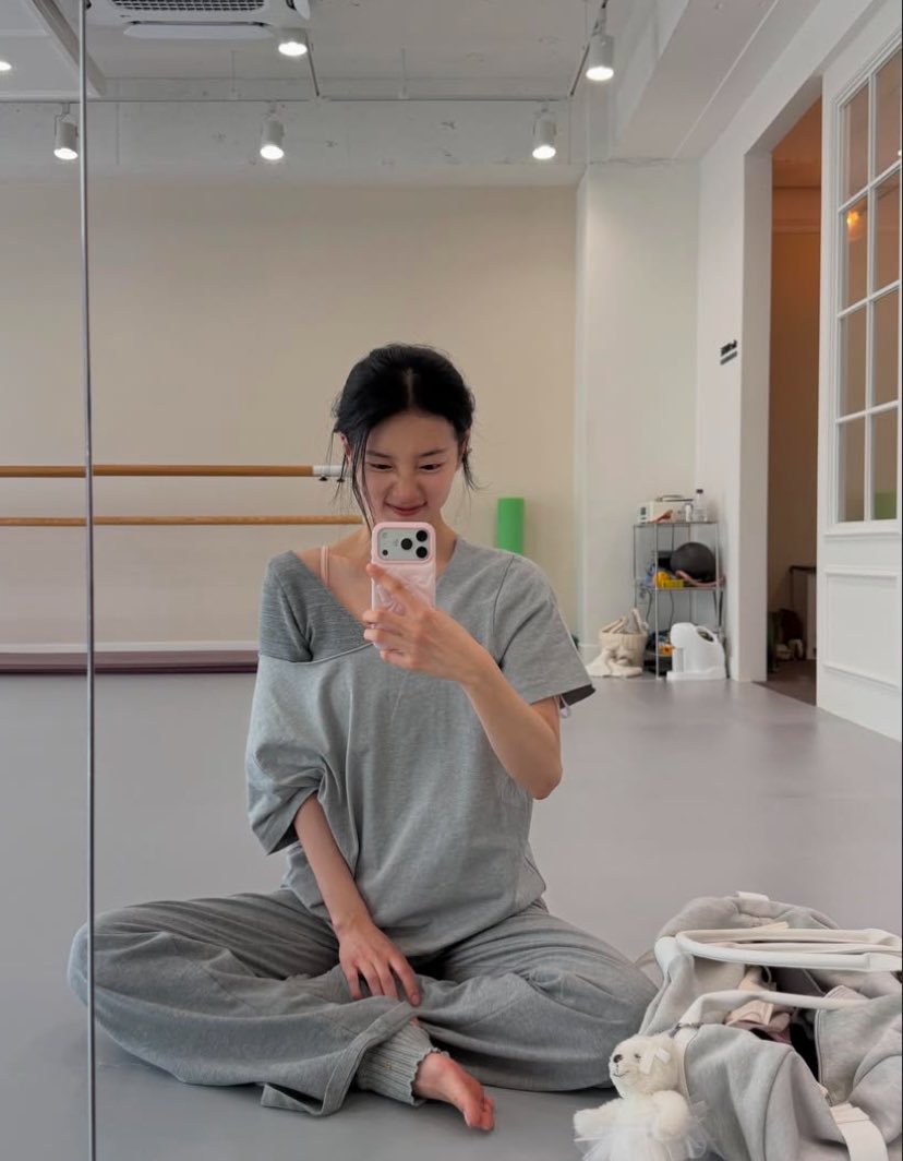 minoymus's tweet photo. Sisters always use similar covers 🥹🌸 https://t.co/g4ngMuuESF
