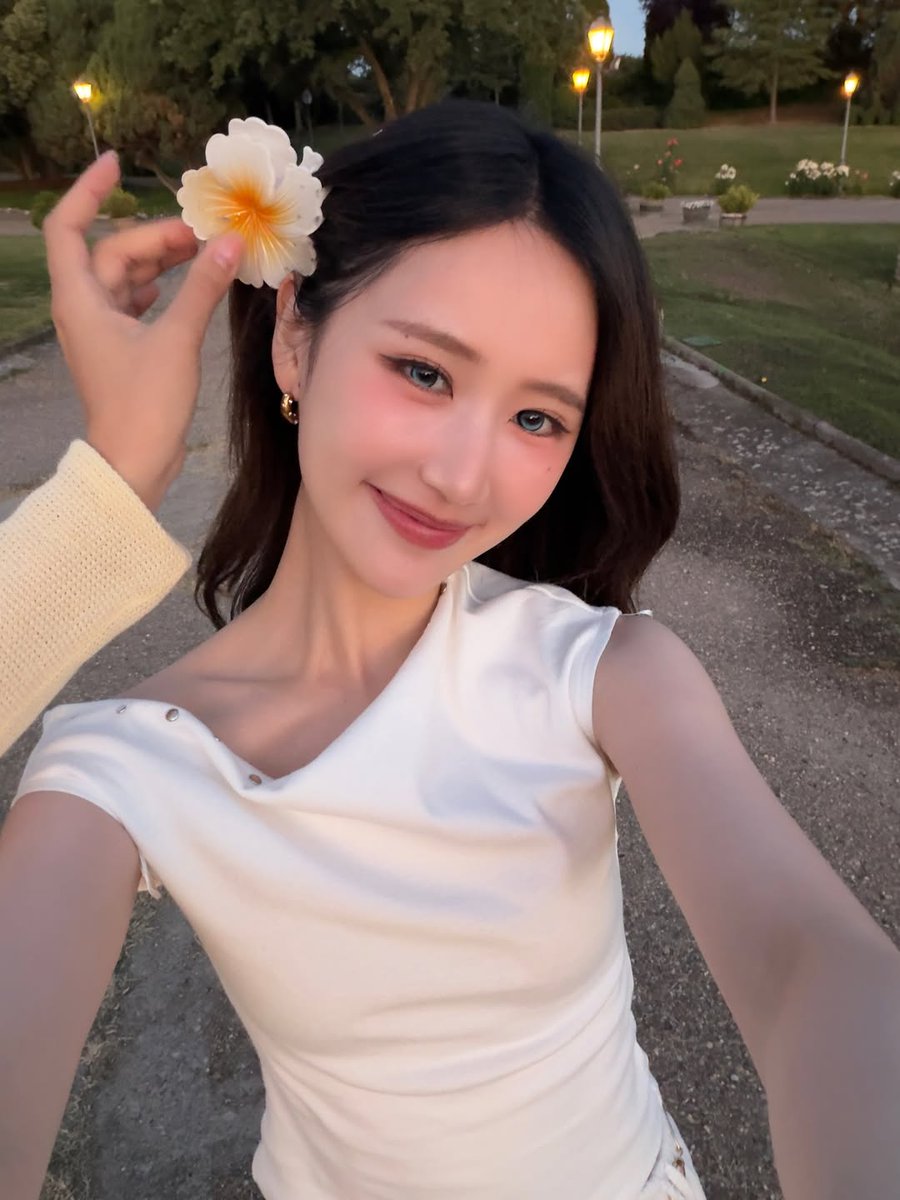 9779EU_UK's tweet photo. [100626] IG POST  “janeeyeh”

“La flor🌼” https://t.co/th6ROnpsG4