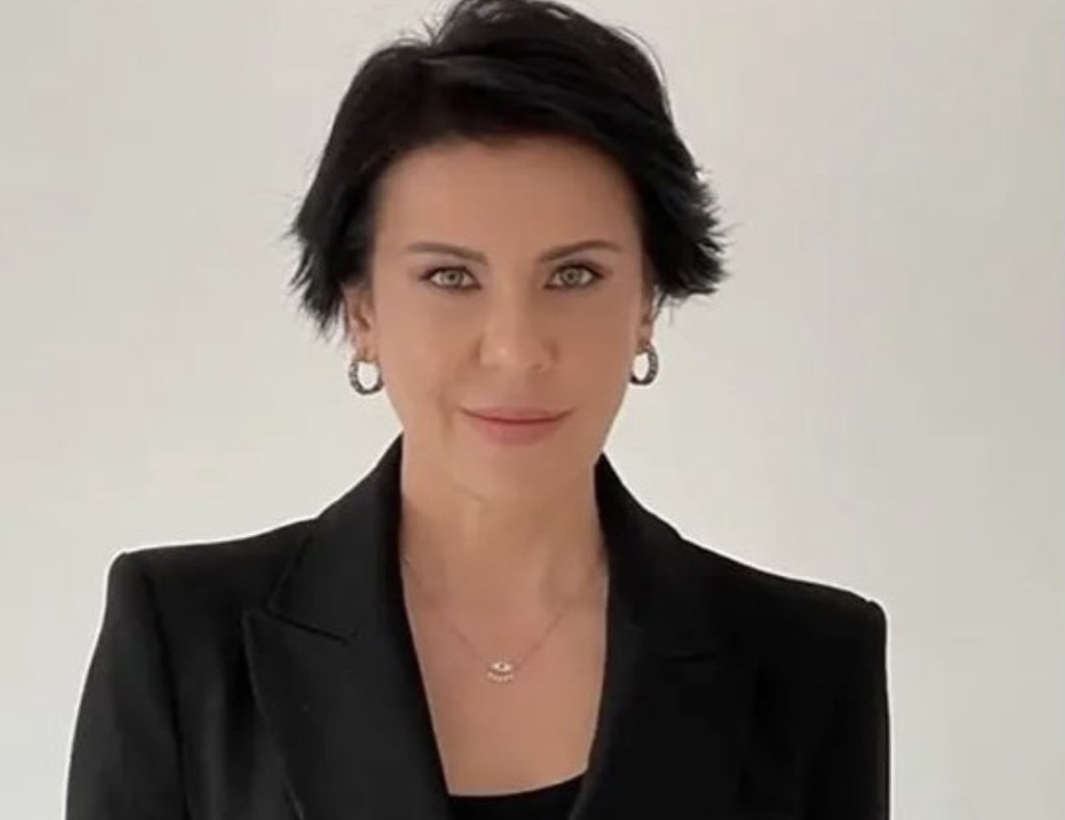 nebilozgenturk's tweet photo. Bir filmin mahkeme sahnesi değil okuyacaklarınız. Tiyatro, roman, öykü, hikaye ve oyun da değil! Gerçek!Çok üzücü. İnsanlık adına kırıcı.
Dün, Silivri'de, bir mahkeme salonunda, şahane eğitimli bir yöneticinin, bir annenin ve bir kadının yüreğinden, dilinden akıp geçti bu sözler. https://t.co/4OFi6ViVmY