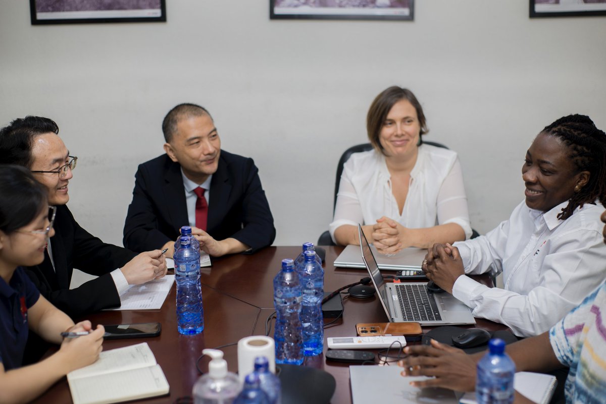 SpoxCHN_MaoNing's tweet photo. Fighting #Ebola, China in action — Chinese medical experts have met with the IFRC (International Federation of Red Cross and Red Crescent Societies) in Kinshasa to discuss control strategies, training needs, and grassroots support, reinforcing global cooperation to curb the outbreak in DRC.