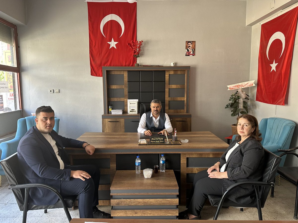 kilichulya_'s tweet photo. 📍 Aktoprak Mahallesi

Aktoprak Mahalle Muhtarımız Sn. Ahmet BAYRAM’ı Gençlik Kolları Başkanımız Sn. Yakup BEŞE ile birlikte ziyaret ederek mahallemizin ihtiyaçları, talepleri ve yürütülen çalışmalar hakkında istişarelerde bulunduk.

Mahallelerimizin gelişimi ve hemşehrilerimizin yaşam kalitesinin artırılması adına ortak akıl ve iş birliği içerisinde çalışmaya devam ediyoruz.

Misafirperverliği ve samimi sohbeti için Muhtarımız Sn. Ahmet BAYRAM’a teşekkür ediyor, çalışmalarında kolaylıklar diliyorum.

@abdulhamitgul 
@FatmaSahin 
@umutymz 
@bese_yakup
