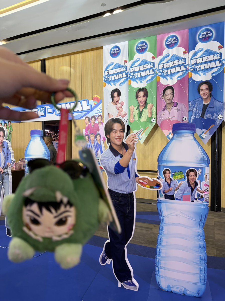 Vpapass's tweet photo. เขียวตั้งแต่เกิด 💚💙

#MARCKRIS
#NestlePureLifexBUSFreshTival https://t.co/0XVnQmgWk7