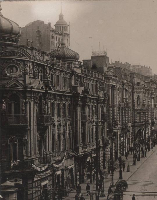 TMandrikova's tweet photo. Перехрестя вулиць Хрещатик та Городецького (1920-1930) https://t.co/mhzICifnWi