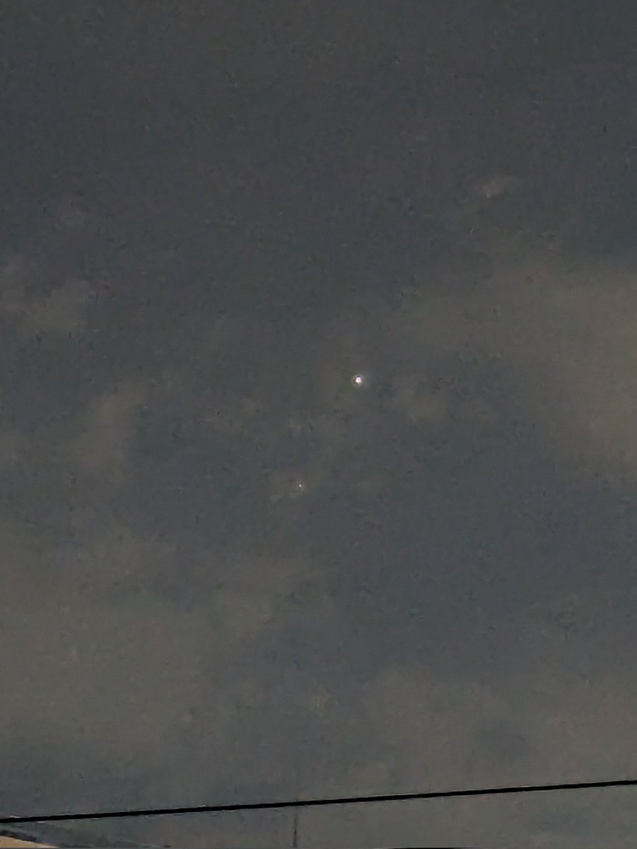 ToToKo71234's tweet photo. 金星♀と木星♃かな🤔
ギリ観えたかな？ https://t.co/7NSE5u9WEC