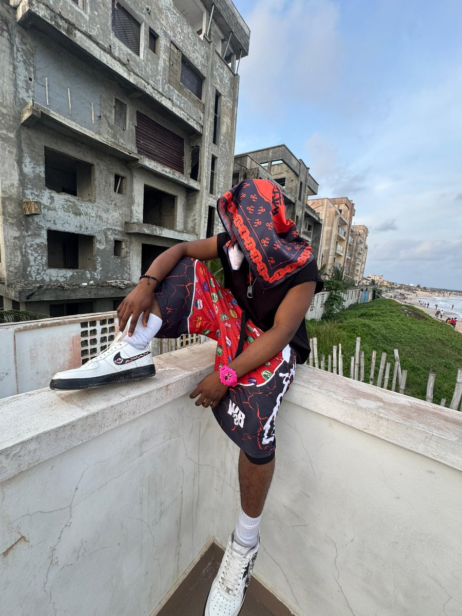laskosznmusic's tweet photo. 2 Beezy https://t.co/pV5nGlHY50
