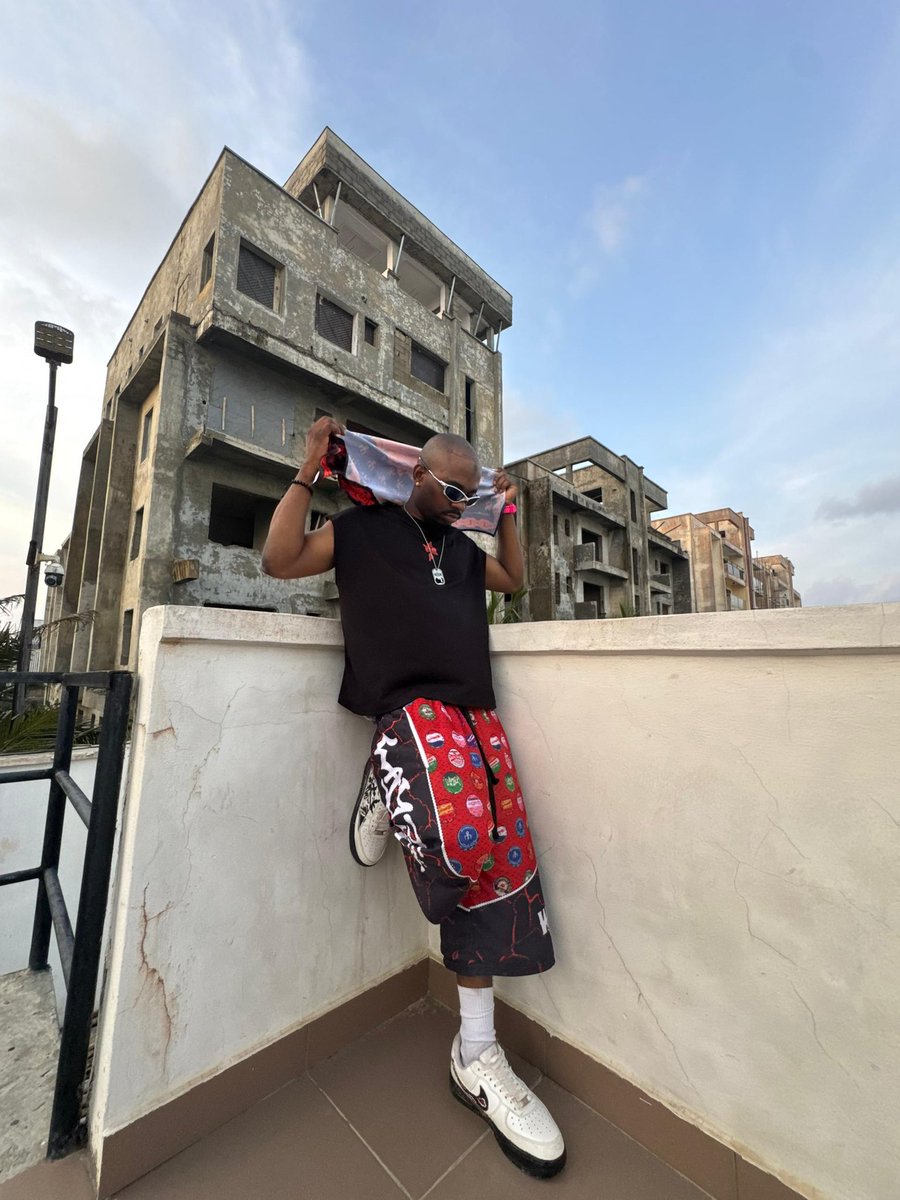 laskosznmusic's tweet photo. 2 Beezy https://t.co/pV5nGlHY50