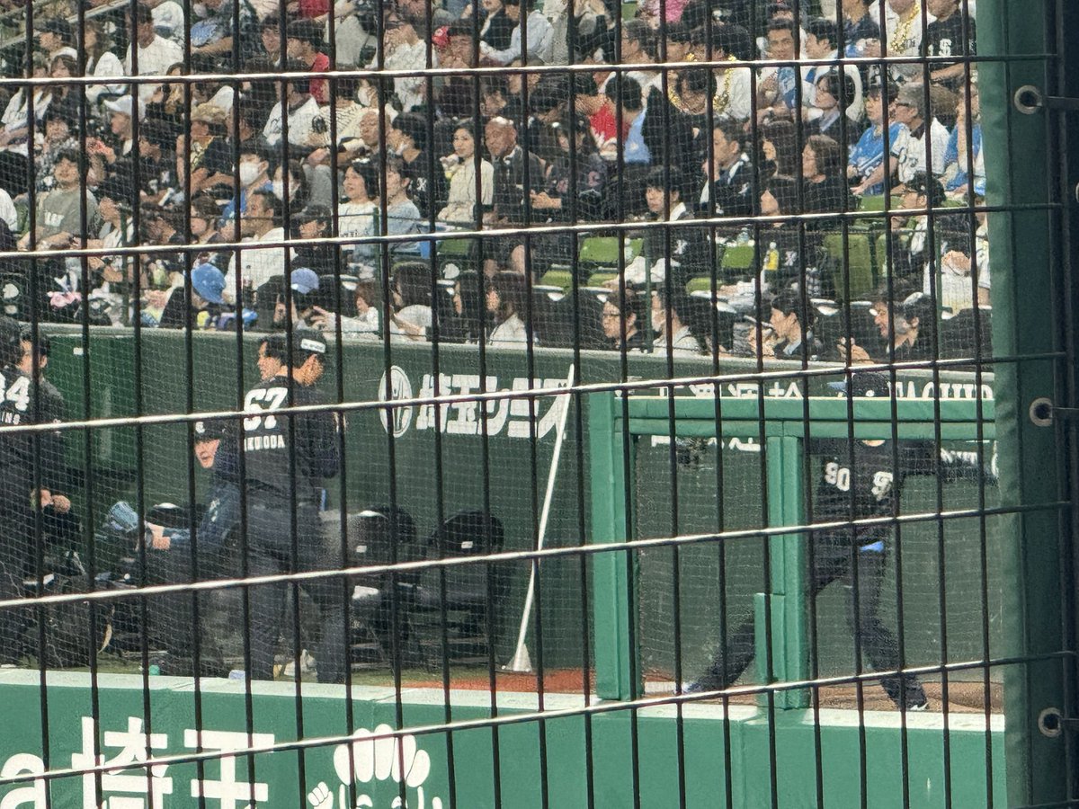 RIFTO1983's tweet photo. ブルペン黒田浜屋 https://t.co/gmGdNXd8Tz