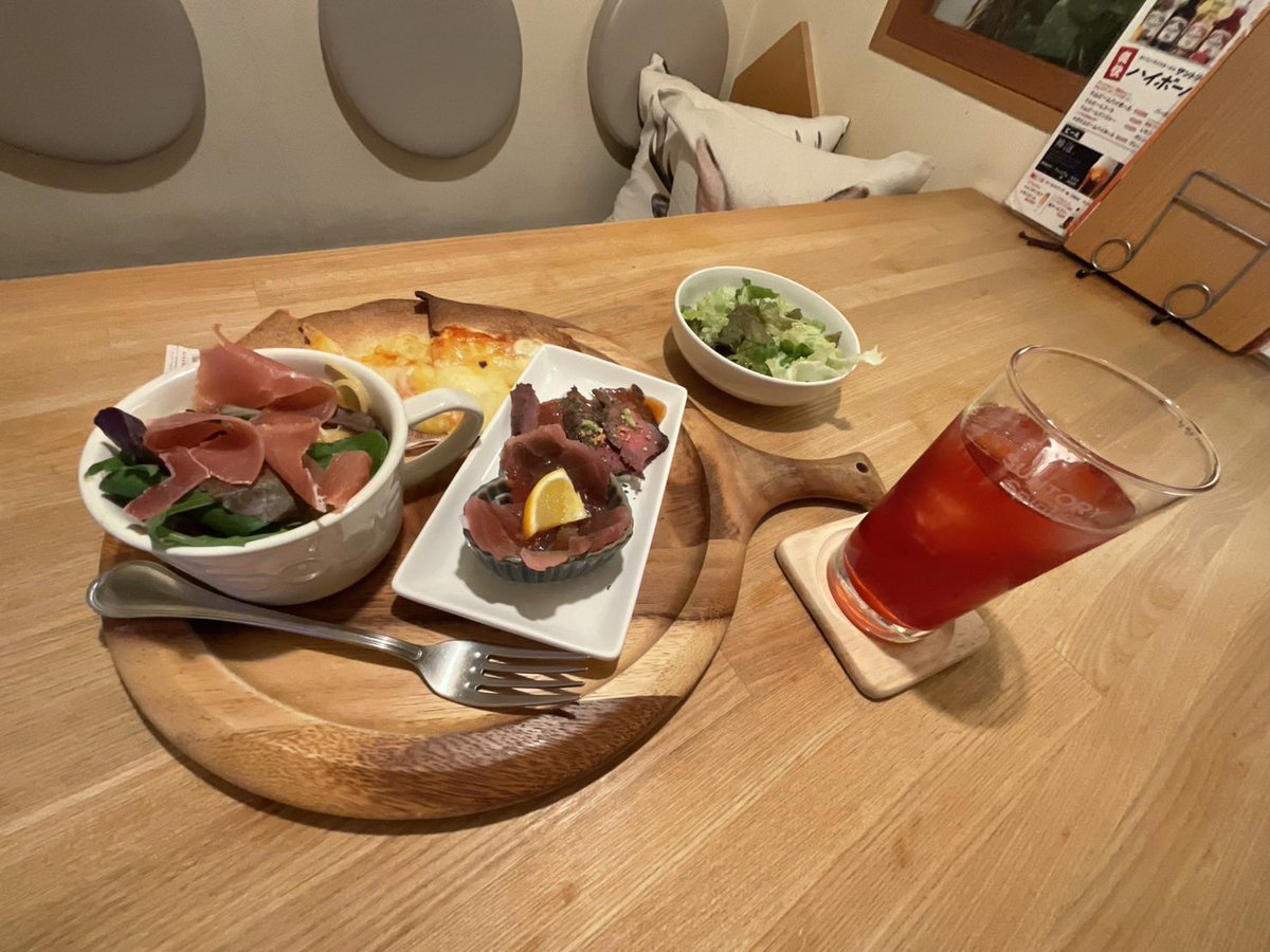 aoyasu1019's tweet photo. いつも街コンイベントで利用させていただいているお店。

今回はお客さんとしてお邪魔してみたら…男1人で過ごすには可愛すぎんか！？ https://t.co/ApL2dvDO87