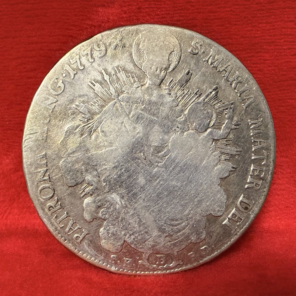 notkacho's tweet photo. 催事購入品②

1779年 ハンガリー聖母子のターラー
表側はだいぶ摩耗しているが
紋章側が割と残っていたのと
お手頃価格というのもあり購入

#アンティークコイン https://t.co/TDSUZxNEQH