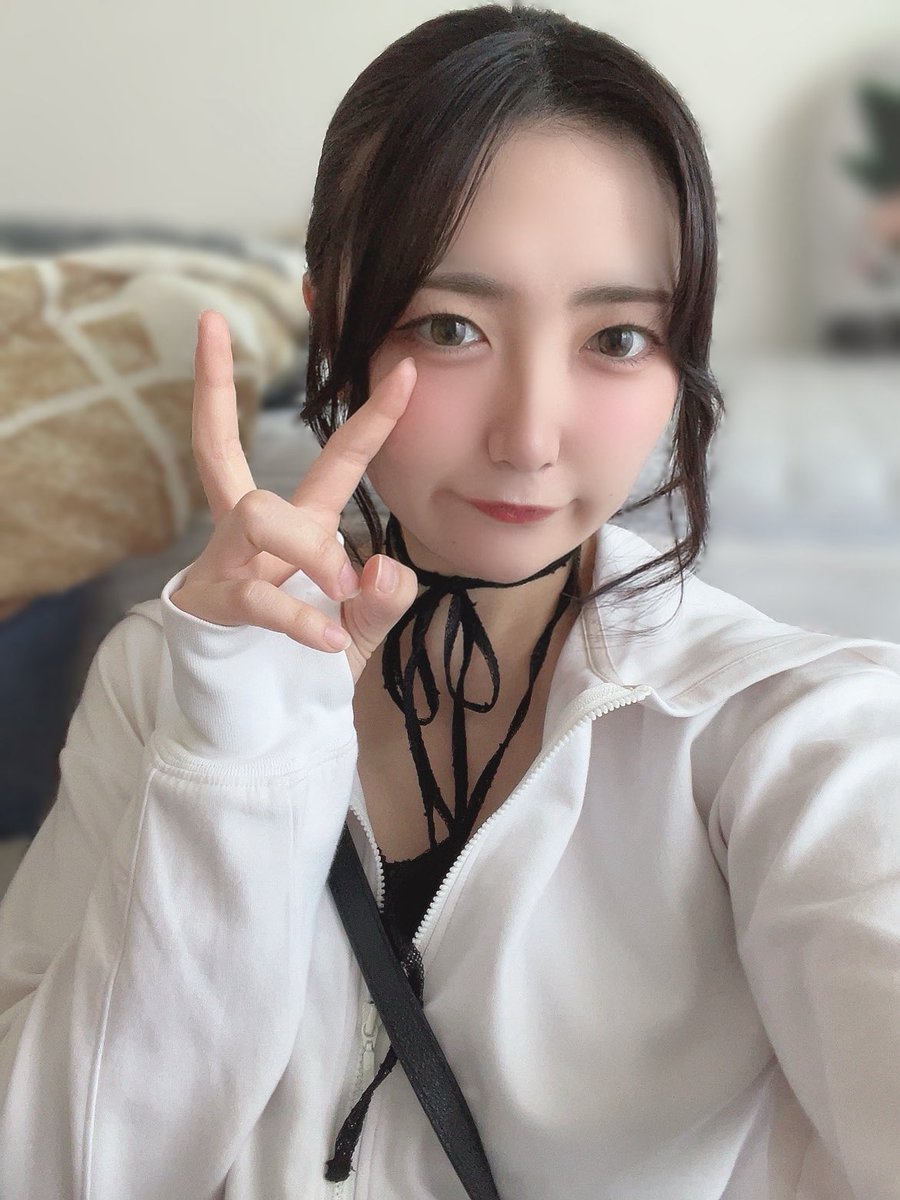 han__0505's tweet photo. 生きている✌️

前髪を整えるのがめんどくさくて3月から伸びっぱなし。切るかずっど迷ってる🙂‍↕️ https://t.co/EjUM6akCE0
