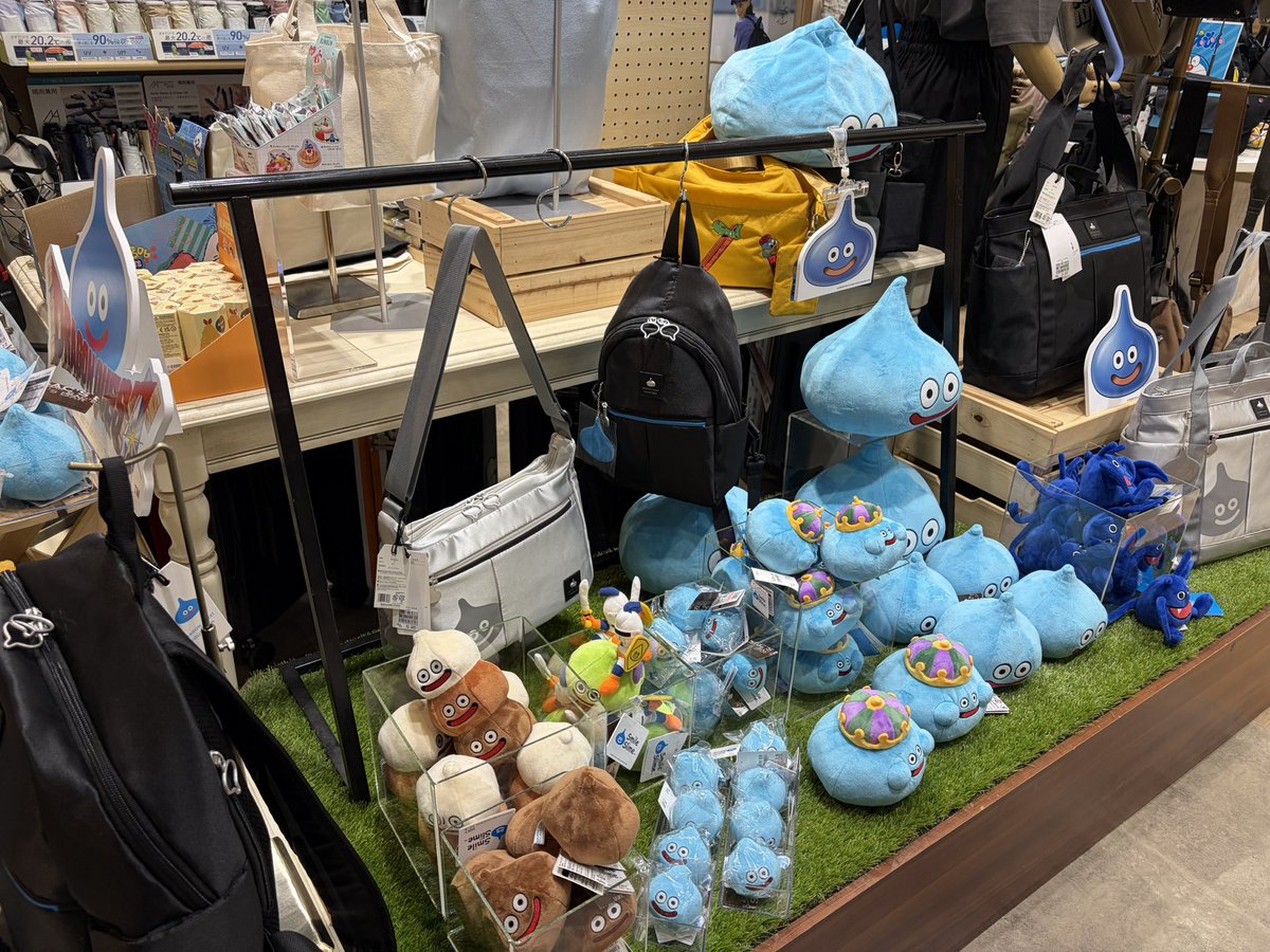 11Kmozi's tweet photo. ネットは絶望でしたが、実店舗で在庫確認！！
#ドラクエ
#ドラクエバッグ
#サックスバー
#イオン幕張新都心 https://t.co/1mWclzwNTE