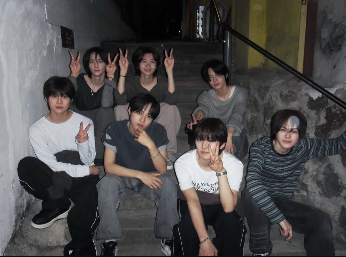iwolun's tweet photo. these photos are going to hit different after debut ☹️ https://t.co/qCoLD0Tp9y
