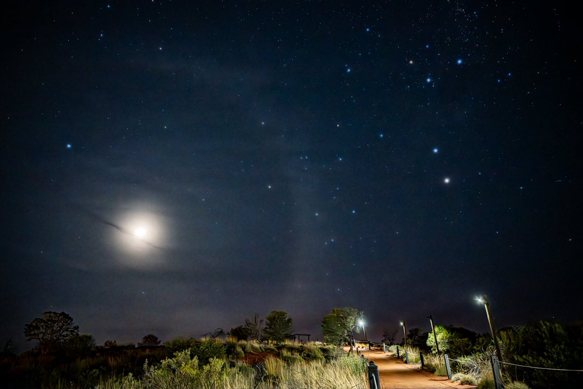 trip_samurai's tweet photo. オーストラリアの夜空で捉えた星空と月暈

 #旅侍の旅写真 https://t.co/yTYOpmIjQh