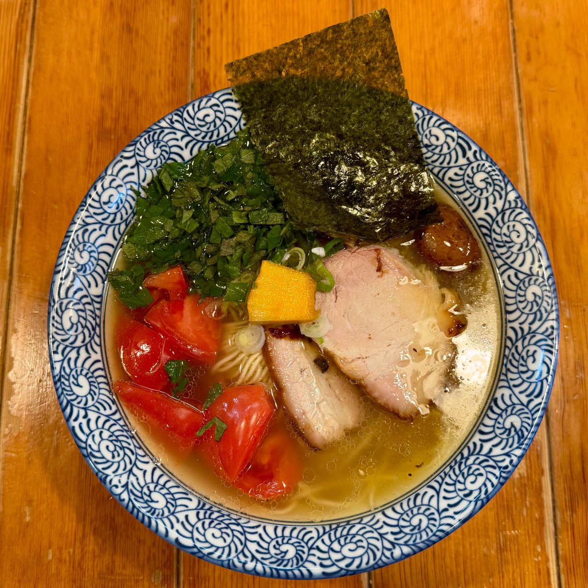 Tetsulow55's tweet photo. らーめん森や。 @ 長沼

🍜しそ塩トマトらーめん

この時期にしか
いただくことの出来ない
しそ &amp; トマトの限定らーめん

着丼時より
トマトがスープに溶け込んでいく
後半がこのメニューの最大の見せ場

今日も超絶美味しいZE︎♬

よしさん、ちこさん
今日もご馳走さまでした🙇‍♂️ https://t.co/WAzZRRdNQx