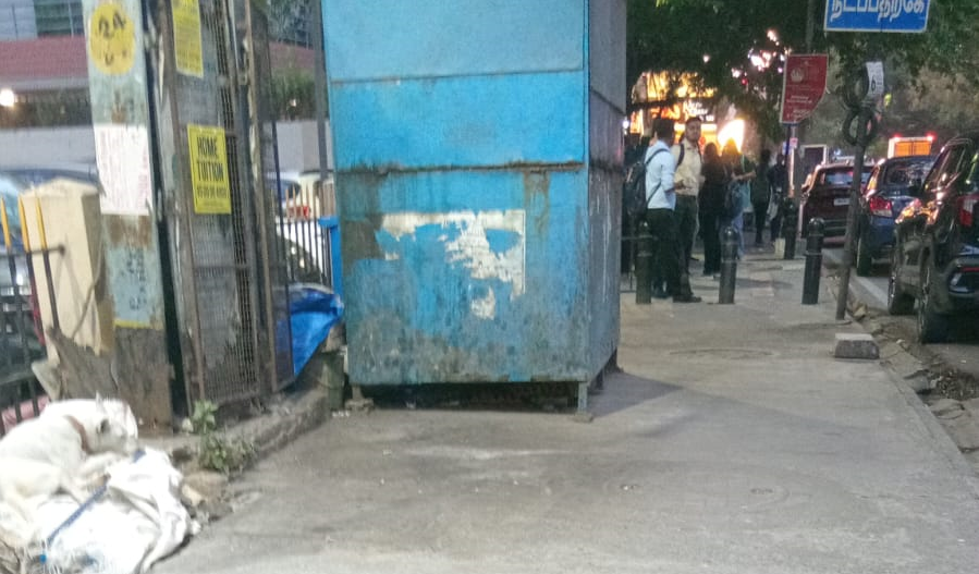 ashridhar's tweet photo. @chennaicorp This blue stall in front of Jayalakshmi Estates building on Haddows Road has "By High Court order, WP-21068/17". This is a fraudulent number of a different criminal case. Have this stall removed as when it is operating, it is crowded &amp; pedestrians end up on the busy road. https://t.co/bOrvyIlkfd