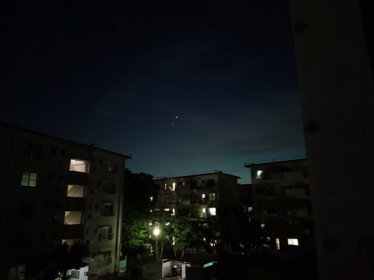 kokukendou's tweet photo. なんとなく夜空を眺めたらやたら明るい星を発見。調べてみたら右上が金星、左下が木星らしいw
久々に天の川見てみたいな....なんて柄にもなく思ったり....w https://t.co/bDJt3LV24w