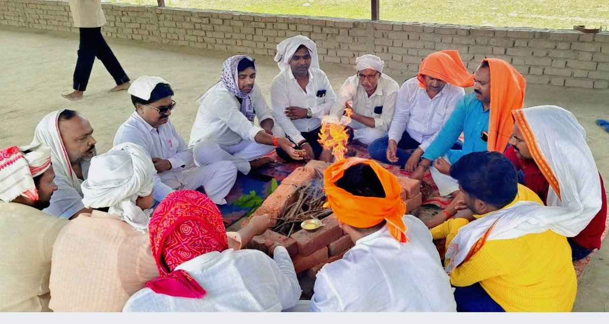 JPJaiswal007's tweet photo. #नगरा_बलिया | देश के यशस्वी प्रधानमंत्री @narendramodi जी के कुशल नेतृत्व में केंद्र सरकार के सेवा, सुशासन, विकास एवं विश्वास के सफल #12_वर्ष पूर्ण होने के उपलक्ष्य में आज प्राचीन दुर्गा मंदिर, नगरा में आयोजित #हवन_पूजन कार्यक्रम में शामिल हुआ। @bjp4balliait @BJP4UP https://t.co/8Lu4DOu0Sy