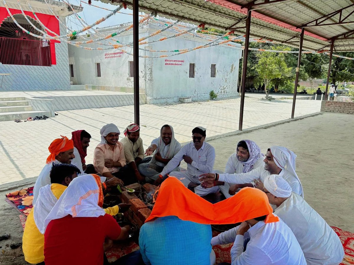 JPJaiswal007's tweet photo. #नगरा_बलिया | देश के यशस्वी प्रधानमंत्री @narendramodi जी के कुशल नेतृत्व में केंद्र सरकार के सेवा, सुशासन, विकास एवं विश्वास के सफल #12_वर्ष पूर्ण होने के उपलक्ष्य में आज प्राचीन दुर्गा मंदिर, नगरा में आयोजित #हवन_पूजन कार्यक्रम में शामिल हुआ। @bjp4balliait @BJP4UP https://t.co/8Lu4DOu0Sy
