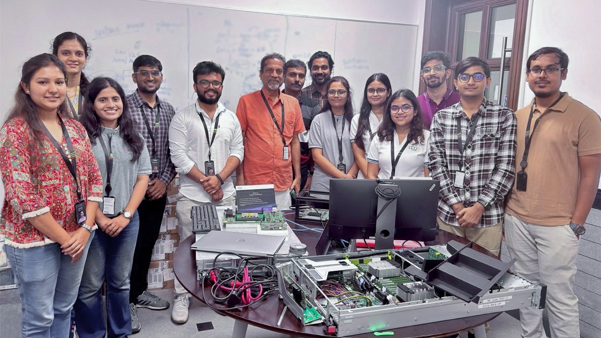 _Mukeshram_'s tweet photo. Congratulations @svembu sir on launching #NathuLa server! 

 Proud to see Indian team building our own AI server hardware in Nagpur. Real Atmanirbhar innovation! R&amp;D to the max! 🇮🇳 https://t.co/vsFTilMqra