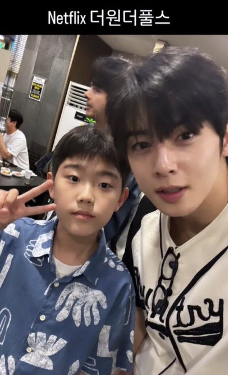 ChaeunwooTH's tweet photo. 📸 #CHAEUNWOO
ทีมงาน #theWONDERfools น่ารักกันมากจริงๆ 🥹

คลิปจากไอจีคุณแม่น้องชเวยุนอู นักแสดงเด็ก
“ผู้กำกับยูอินชิก มีรอยยิ้มให้ทุกๆ คนเสมอ
บรรยากาศทั้งในกองถ่ายและงานเลี้ยงปิดกองของ The Wonderfools ดีมาก ๆ จริง ๆ ค่ะ ^^

คุณ #ชาอึนอู หล่อมาก ๆ ดีใจที่ได้มีโอกาสได้เจอในงานเลี้ยงปิดกองไม่กี่วันก่อนเข้ากรมด้วย~ ขอบคุณค่ะ”

ig : kynsky0
🔗 https://t.co/MLQYBaakTe

#원더풀스 #차은우