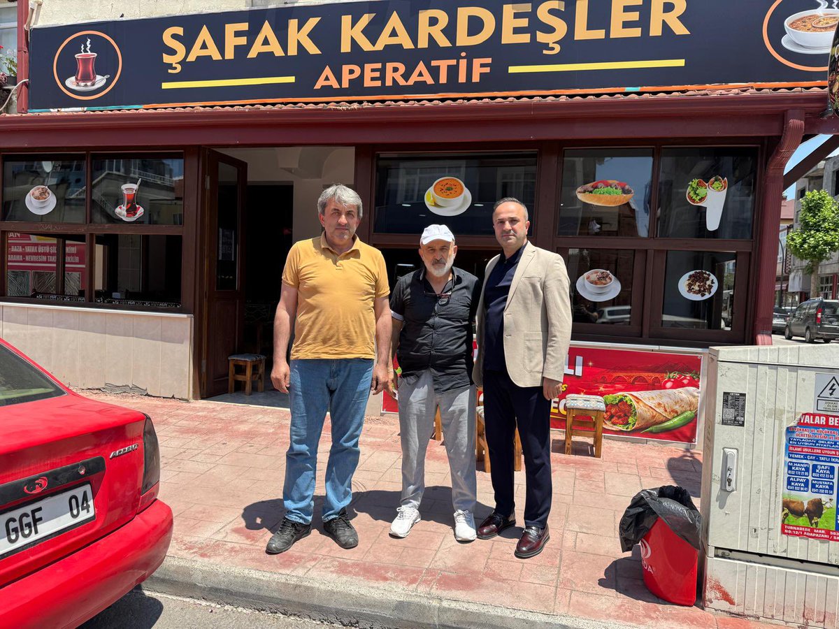 AkPartiErenler's tweet photo. İlçe Başkanımız Ömer Barik ve teşkilat mensuplarımızla birlikte geçmiş dönem yönetim kurulu üyemiz Derviş Şafak’ı yeni iş yerinde ziyaret ederek hayırlı olsun dileklerimizi ilettik.

Allah bol ve bereketli kazançlar nasip etsin. Hayırlı olsun. https://t.co/SS0pexEtfd