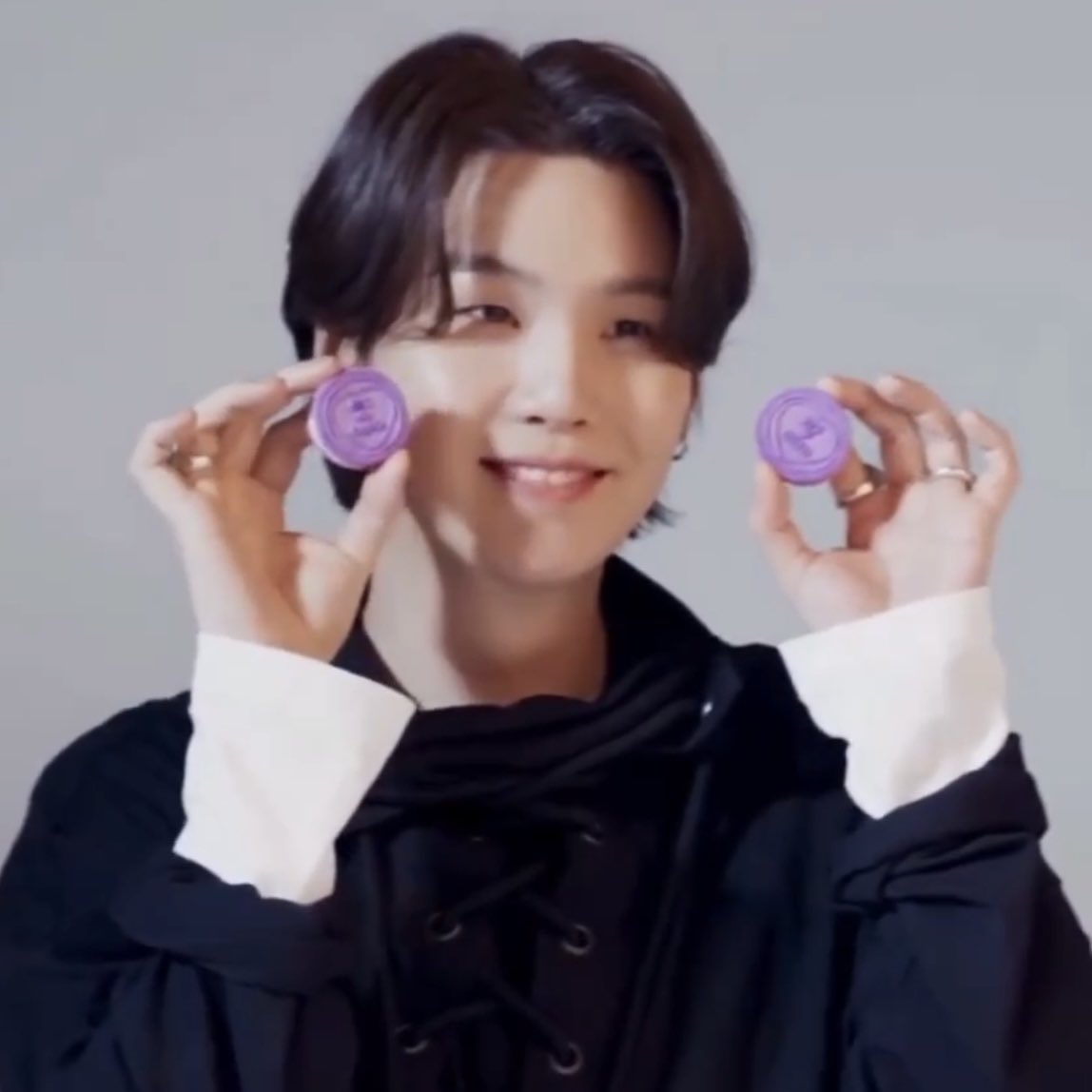 SUGAXCIII's tweet photo. Baby, congratulations for your new grup’s song. As always, MAMAMOO made the standards. Thank you for your hardworking also show us the beautiful voice you have. I love you baby. ❤️ @mo_onbyula https://t.co/BnAtmNJDzt