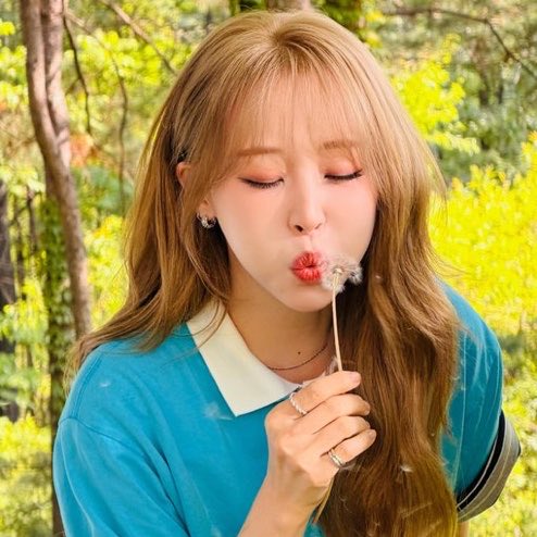 SUGAXCIII's tweet photo. Baby, congratulations for your new grup’s song. As always, MAMAMOO made the standards. Thank you for your hardworking also show us the beautiful voice you have. I love you baby. ❤️ @mo_onbyula https://t.co/BnAtmNJDzt