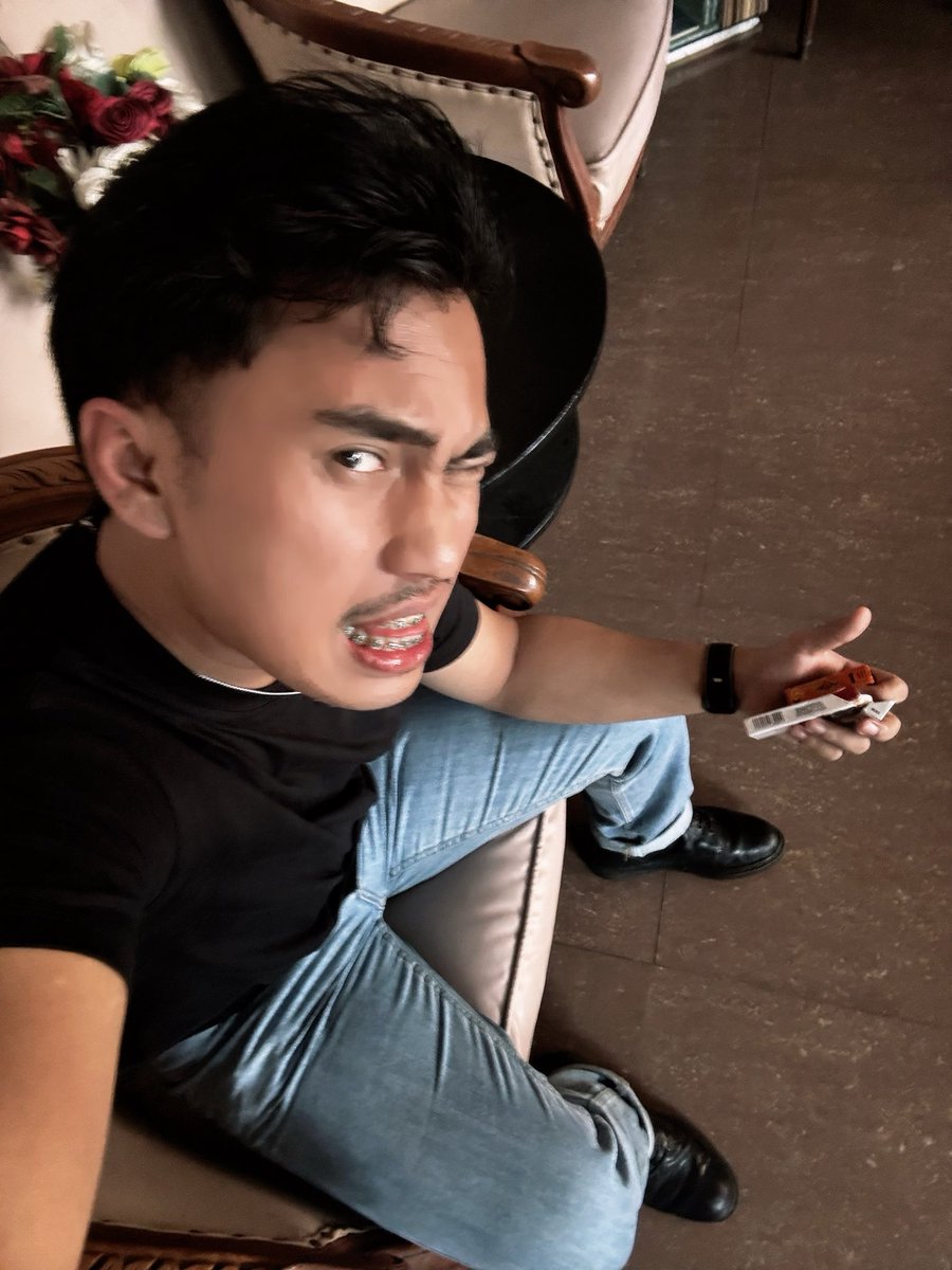 angelus tweet media
