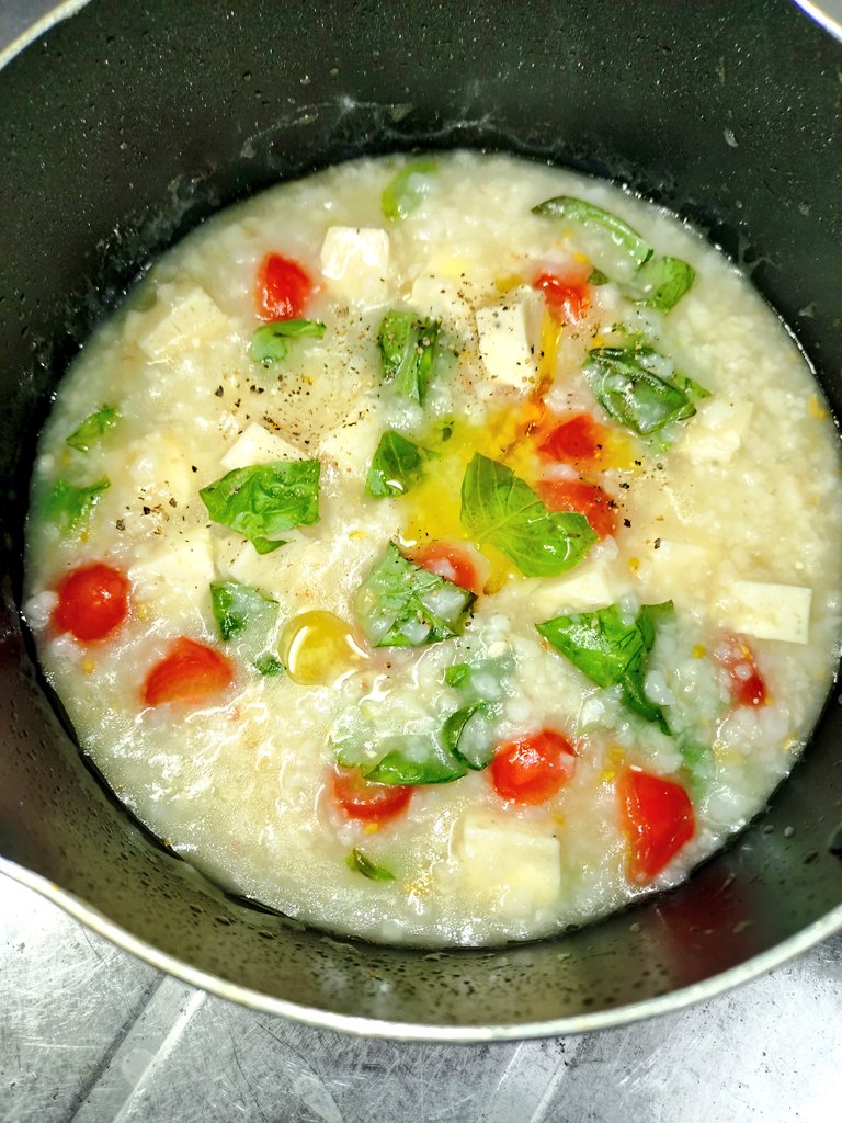 silent_kingdoms's tweet photo. 今日のばんごはん、イタリアンおかゆ🤭
GW前からずっと体調がいまいち。
ようやく解決策を見出だせた
かも知らんので、明日からトライ🐹
#おうちごはん https://t.co/lJGtQOYcDt