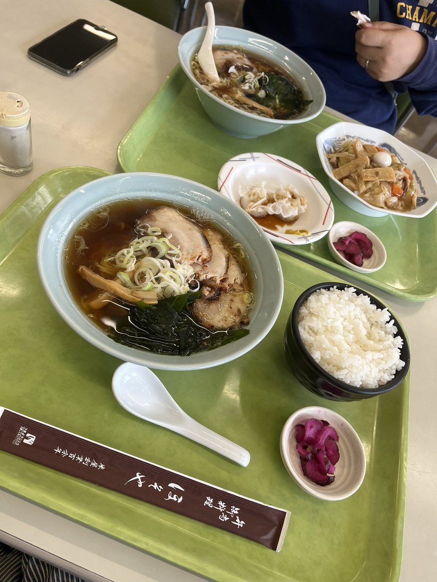 honbus's tweet photo. お疲れさまで酒♪

水曜休みで
奥さんとランチ〜

湾岸食堂ちば さん@中央区中央港
チャーシューメン+ライスと
ラーメンセット

美味しかった〜
ごちそうさまでした♪
ε-(´∀｀; ) https://t.co/fFYIHzDJ2G