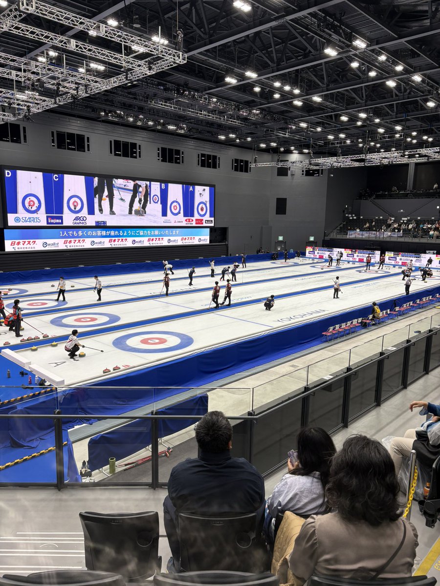 klockatrad's tweet photo. 日本カーリング選手権大会2026に行ってきました。
推しのsc軽井沢と中部電力、どちらも勝って2次予選に進出！
指定席結構近くてよく見えました。
寒いの苦手な人は、長袖2枚着た方が良いかな。
明日も行きます🥌 https://t.co/VZdnDHya6w