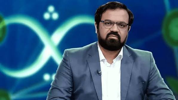 Ali23955's tweet photo. این مجری بسیجی برنامه ثریا، بیشترین ضرر رو تاحالا به انقلاب زده🤣
از اون مجروحیتش توی جنوب لبنان تا افشای گندکاری‌ها
در آخرین نمونه توی گزارشش از مدرسه میناب، بخشی از آوار مجاور که قبلا گفتم رو نشون داد! که عجیب در کنارش تپه‌خاک شده! بالای دیوار هم پوشوندن که نما مشخص نشه
#minab https://t.co/i1wIn34qN2