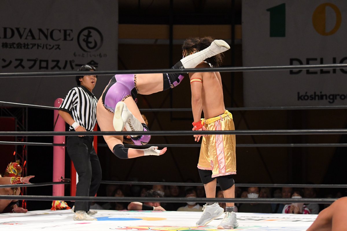 mjk_pw100's tweet photo. 2026.6.7 大阪プロレス アゼリア大正
第3試合
TORU選手がTiiiDA選手にオーバーヘッドキック！
#大阪プロレス https://t.co/JvaeywG8jr