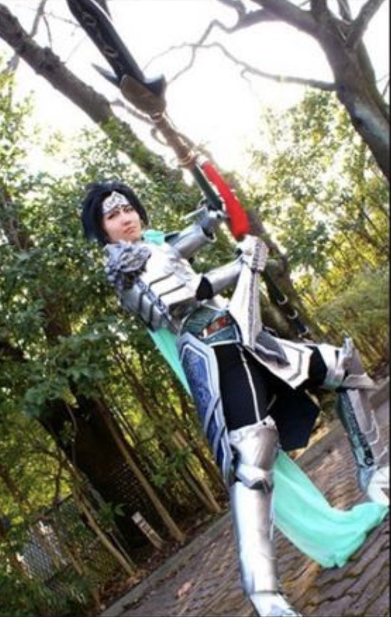 mutsu_mutsuki's tweet photo. 奇跡的に残ってた懐かしいコス写真なので画素数荒いです。無双5ちょうんと、かんねーちゃん。 https://t.co/VNWMbF1mvA