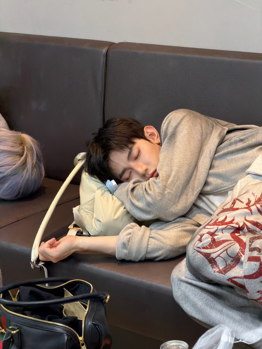 haotexts's tweet photo. 260610 🎻💭

“for the Live photos, go over to xiaohongshu~~”
“aaaaa they're still in the middle of organising (the pics)”
“it might be posted over the next 2 days” https://t.co/BCi59QfezQ