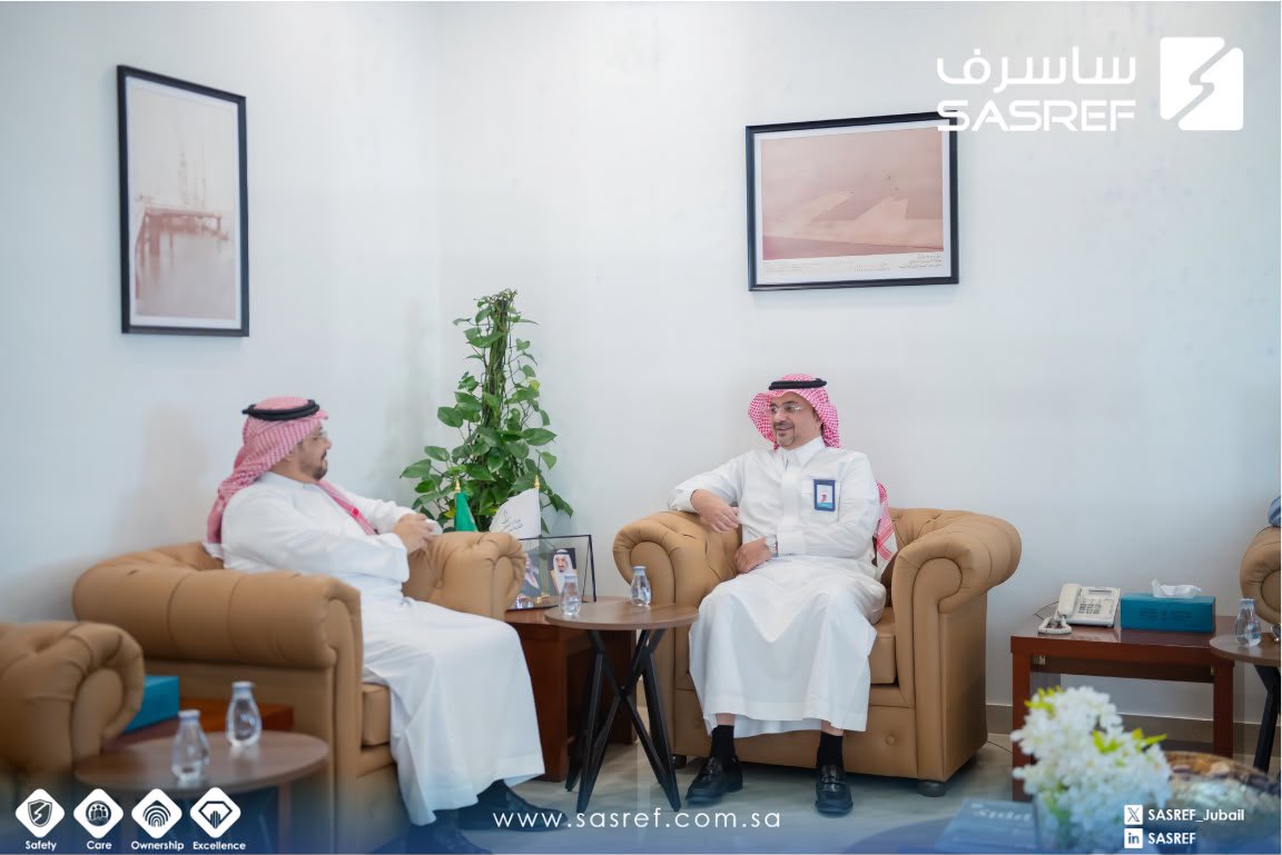 SASREF_Jubail's tweet photo. زار الرئيس وكبير الإداريين التنفيذيين لشركة ساسرف، م. خالد الحارثي، سعادة المدير العام لميناء الملك فهد الصناعي بالجبيل، الأستاذ حسين الأنصاري، حيث جرى خلال اللقاء بحث سبل تعزيز التعاون المشترك وتنسيق الأعمال ذات الاهتمام المشترك.

كما ناقش الجانبان الفرص المتاحة لدعم الكفاءة التشغيلية وتعزيز التكامل في الخدمات اللوجستية والصناعية، بما يسهم في تحقيق الأهداف المشتركة ودعم النمو المستدام.

وتعتز ساسرف بشراكتها مع ميناء الملك فهد الصناعي بالجبيل، وتثمن دوره الحيوي في دعم القطاع الصناعي وتعزيز مكانة مدينة الجبيل الصناعية كمركز رائد للصناعة والخدمات اللوجستية.