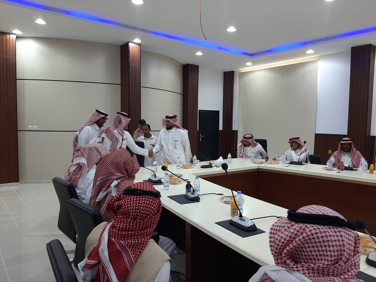 beda1432's tweet photo. باشر صباح اليوم سعادة رئيس البلدية 
أ/بندر الايداء 
مهام عملة رئيساً #لبلدية بداء 
مستكملا مسيرة التنمية والعطاء بعزيمة نحوا تطوير الخدمات وتعزيز # جودة الحياة ومواصلة الجهود لتحقيق تطلعات القيادة وخدمة الوطن. https://t.co/VP6fukeBa8