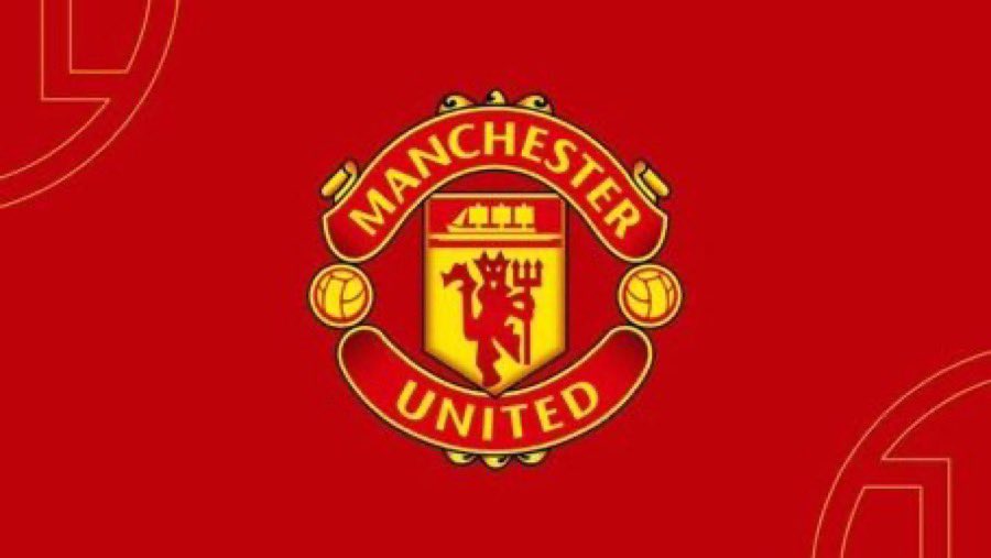 lamin202525's tweet photo. روبينيو يتحدث عن انتقاله إلى مانشستر سيتي عام 2008:

بعد التدريب ذات يوم، عدت إلى المنزل واتصل بي وكيل أعمالي. قال إن فريقًا من مانشستر يرغب في التعاقد معي. قفزت من مقعدي على الفور وقلت له مباشرة: "اقبل العرض، لا تتفاوض حتى". كان ذلك حلمًا بالنسبة لي - اللعب تحت قيادة السير أليكس فيرغسون لأكبر نادٍ في العالم.

كنت في غاية السعادة. ركضت وأخبرت جميع أصدقائي وعائلتي بالخبر السار. تمت الصفقة بسرعة، وسافرت إلى إنجلترا. فقط عندما هبطت الطائرة أخبرني وكيل أعمالي بالحقيقة... لم يكن مانشستر يونايتد، بل مانشستر سيتي.

لقد شعرتُ بالصدمة والحزن الشديدين. لم أكن أعرف من هو نادي مانشستر سيتي في ذلك الوقت.