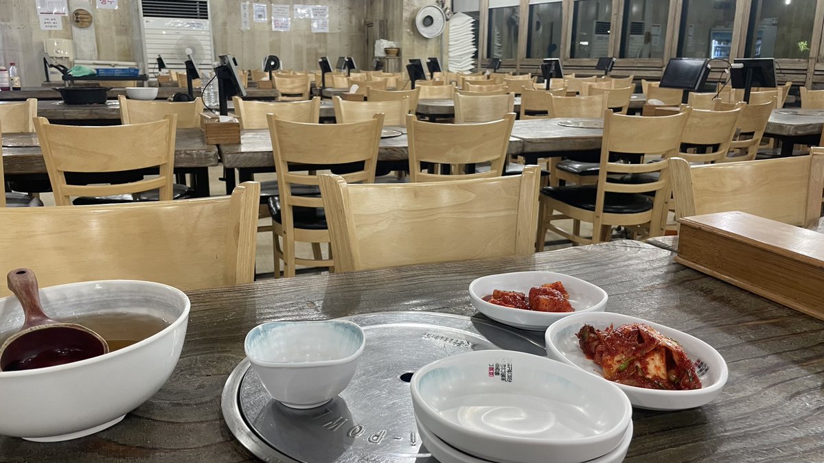 KGS_association's tweet photo. 마감한 칼국수집에서 혼밥하는 진짜 용기 https://t.co/3S1xKuPK94