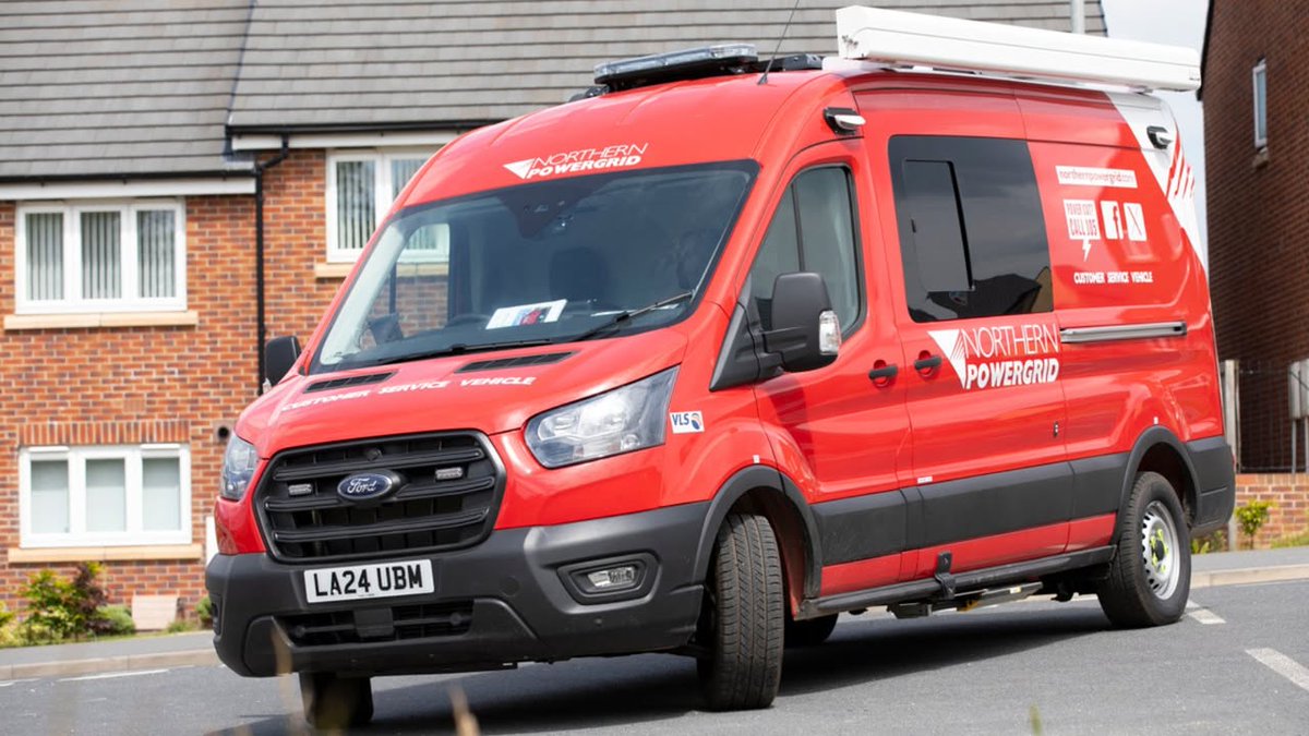 Northpowergrid's tweet photo. Our Customer Service Vehicle  is on site supporting customers in HU17.
It is paked up near the duck pond on Main Street in Cherry Burton.
They have hot water and charging facilities. https://t.co/3dfobF08cE