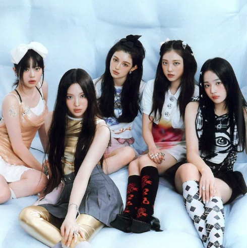 AboutMusicYT's tweet photo. NewJeans is predicted to make a four-member comeback before October at the latest, followed by a tour in 2028, according to Hana Securities report. Though nothing is confirmed. https://t.co/5oaK99B7sC