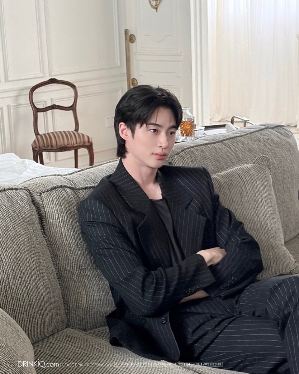 byeonwoonist's tweet photo. such a fine gorgeous dangerous man. this is getting out of hand https://t.co/wirs0aVArr