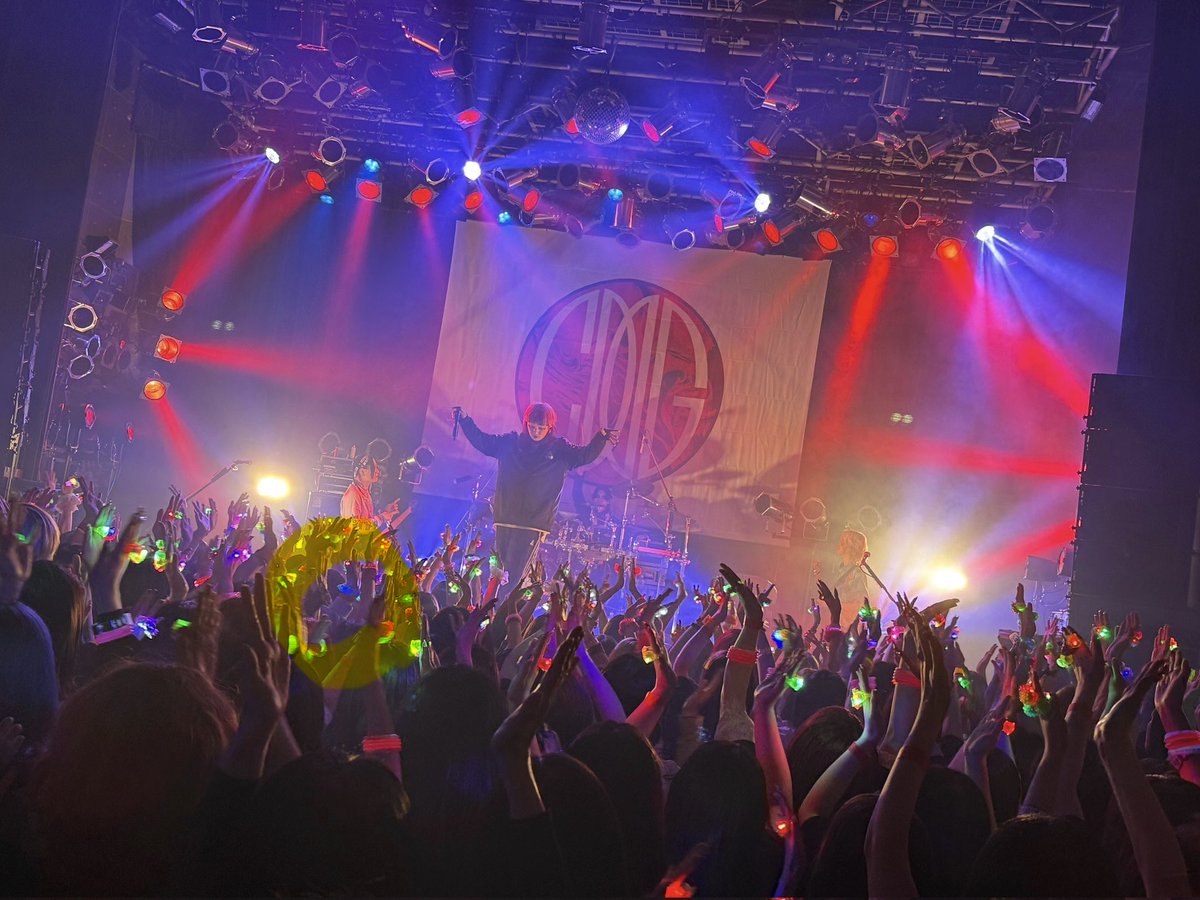 limi_Raven's tweet photo. チャムさんの写真に私の右腕だけ見えてた https://t.co/24GyFbJDZc