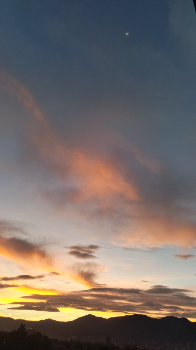 Tafur73's tweet photo. Amanece bonito, aunque mi corazón esté en gris 🥹 https://t.co/B9S3OCtUXs